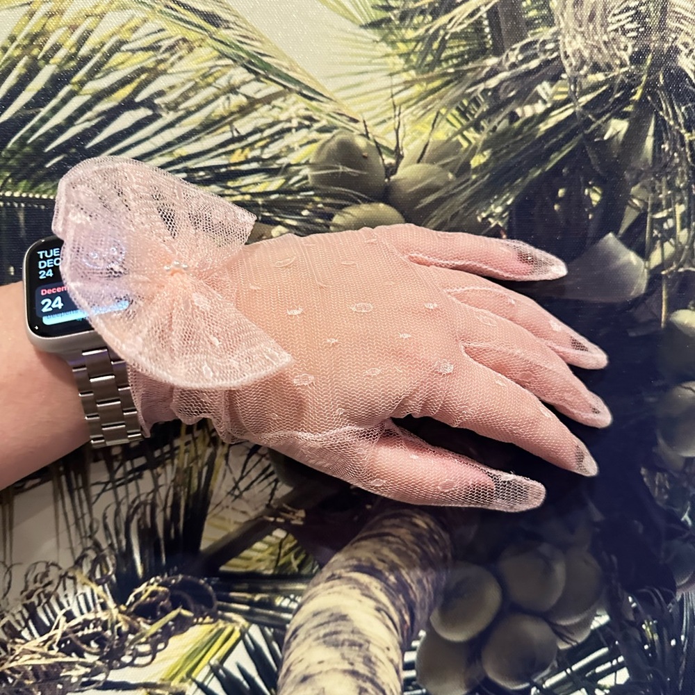 Laciana Fitted Sheer Gloves (XS-S)
